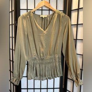 Philosophy women’s size medium army green blouse.  Unique, excellent condition